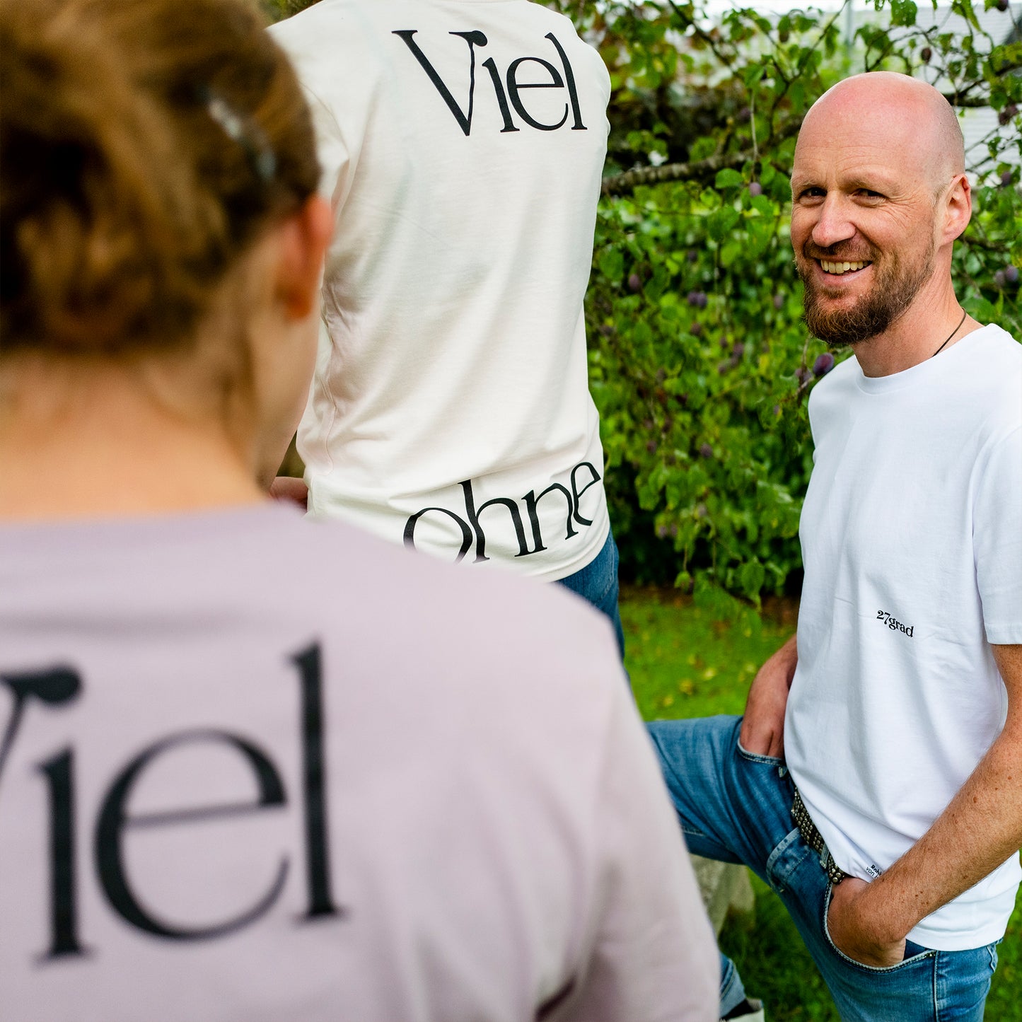 T-Shirt, GOTS-zertifiziert von 27grad Rohkostöle. Bio und von Hand gemacht.